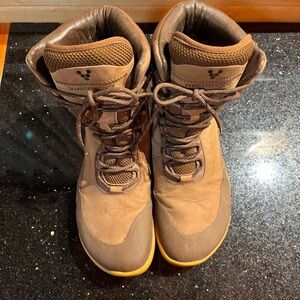 Vivobatefoot women’s hiking boots in size Euro 40/9 US